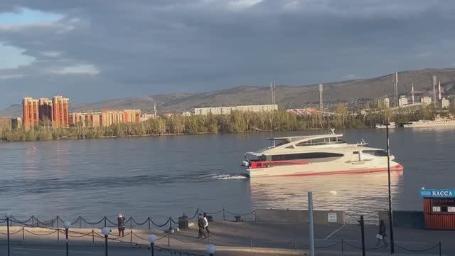Набережная Енисея.Александровский бульвар .Речной вокзал.  Красноярск