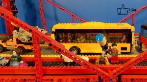 LEGO ЛЕГО самолёт врезается в мост — мультфильм