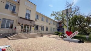 Появились кадры с места обрушения балкона школы с детьми в Севастополе.
