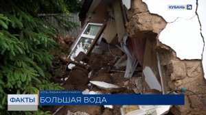 Последствия ливня устраняют волонтеры и спасатели в Усть-Лабинском районе