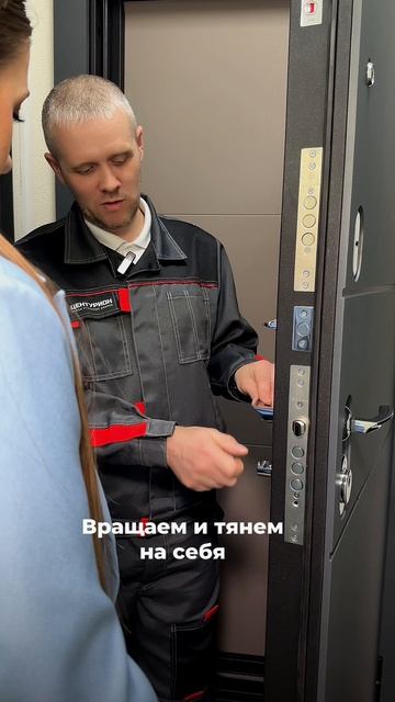 Замена цилиндра входной двери своими силами: справится ли девушка?🤔