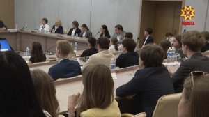 Олег Николаев Мускаври финанс университетĕнче ăс пухакан студентсемпе çавра сĕтел ирттерчĕ