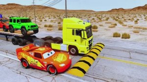 МУЛЬТИК ПРО МАШИНКИ: Молния МакКуин и Большой Эвакуатор 🚚 Аварии на Дороге с Ямами