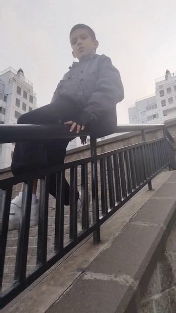 небольшой паркур на лестнице 🪜