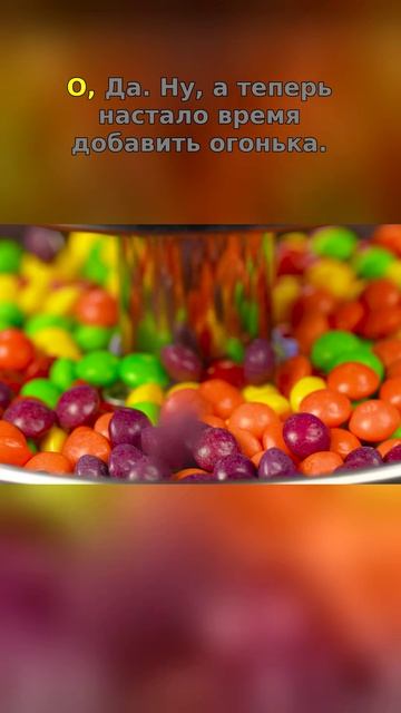 Вкусный шоколадный фонтан и сладкий пончик — идеальное сочетание для угощения! 🍩🍫