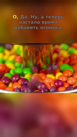 Вкусный шоколадный фонтан и сладкий пончик — идеальное сочетание для угощения! 🍩🍫
