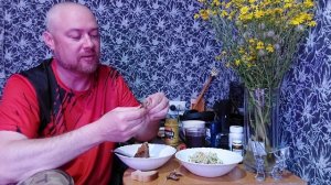 Макаронии с подливой и жареной курочкой + салатик. Поездка в Новороссийск.