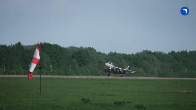Прототип двухместного истребителя Су-57 совершил первый испытательный полёт

Машину поднял в небо
