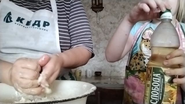 мы с леной готовим пряники 1часть