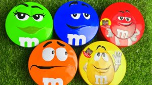 Удовольствие на несколько минут: 3 радужные ванночки с конфетами M&M's и волшебной слизью
