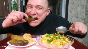мукбанг/тушёная картошка и соленья/