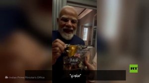 «ميلودي».. مودي يهدي ميلوني علبة توفي