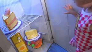 Настя в парке Свинка Пеппа - Аттракционов для детей ⧸ Funn