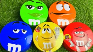 Удовольствие на несколько минут: 3 радужные ванночки с конфетами M&M's и волшебной слизью