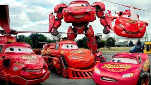 МОЛНИЯ МАККУИН В РЕАЛЬНОЙ ЖИЗНИ УСТРОИЛ ДРИФТ | ТАЧКИ DISNEY PIXAR