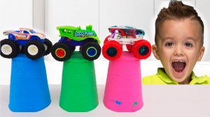 Влад и Ники развлекаются с игрушечными грузовиками # Монстр-траки Hot Wheels