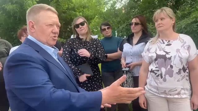 Панков вместе с жителями Калининска добился строительства тротуара