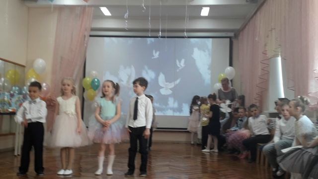 Выпускной бал в детском саду. Стихи про голубей.