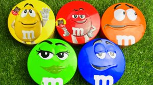 Удовольствие на несколько минут:  Радужные ванночки с конфетами M&M's и волшебной слизью