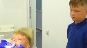 Саша Первый раз у СТОМАТОЛОГА ЛЕЧИТ зубы. Брос Шоу.