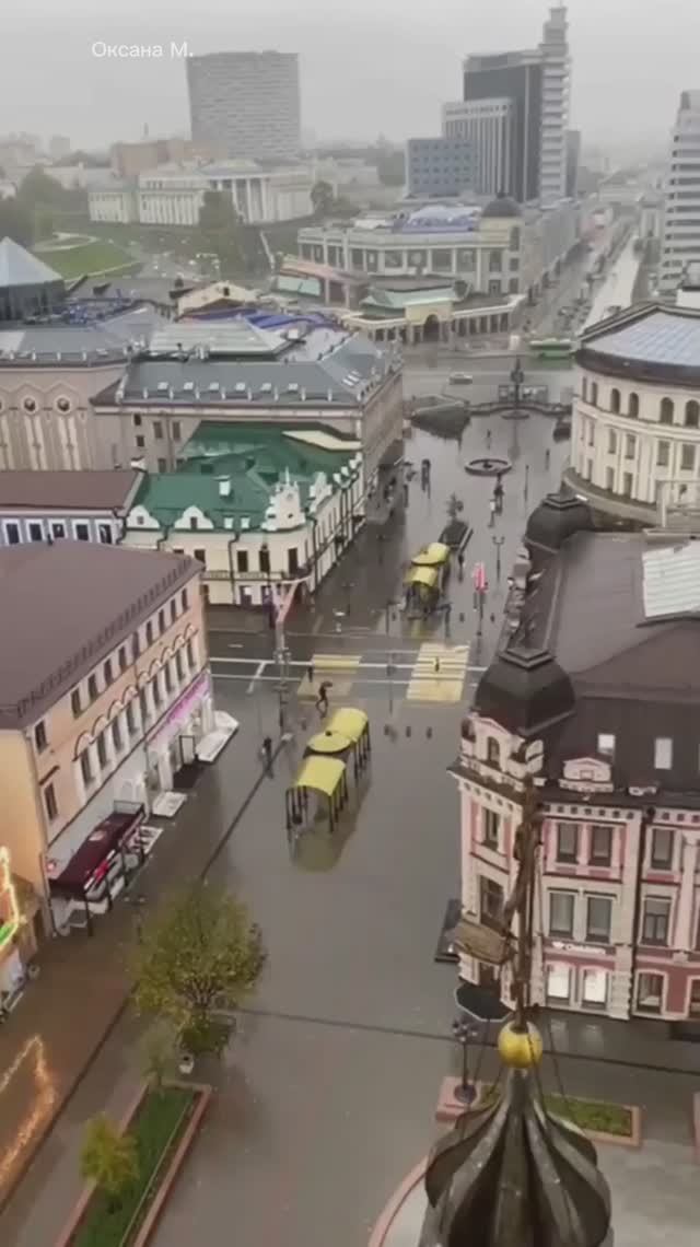 Поднялись на колокольню Богоявленского собора в Казани.mp4