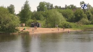Любители позагорать и искупаться спешат на городской пляж
