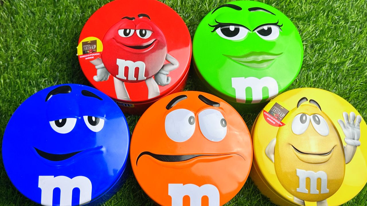 Удовольствие на несколько минут:  Радужные ванночки с конфетами M&M's и волшебной слизью