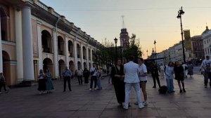 ИВАН ГАРД ВЫСТУПАЕТ С ГРУППОЙ ШУМНЫЕ СОСЕДИ