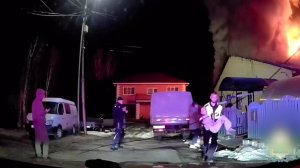 Инспекторы ДПС спасли людей на пожаре в Ханты-Мансийске