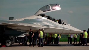 Состоялся первый полет прототипа двухместного истребителя пятого поколения Су-57.