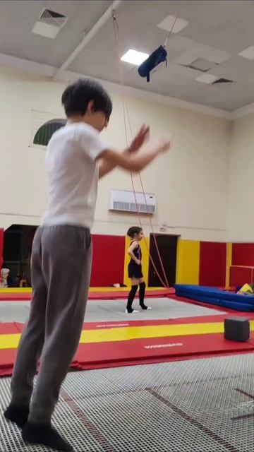 Батут очень хорошо развивает координацию. Рекомендую
