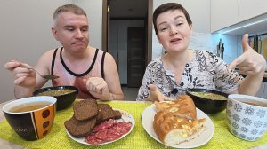 Мукбанг всё ВКУСНЕНЬКОЕ ставлю СЕБЕ поближе, а мужу ОБЪЕДКИ! КРИТИКА и болталка Семейный обед Россия