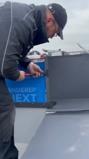 Собрали кровлю 👌

Залипательная работа мастеров