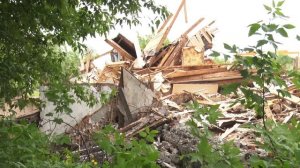 На улице Тургенева в Энгельсе ускорили демонтаж ветхих зданий