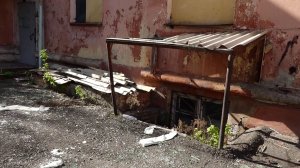 ДЕТИ ШТУРМУЮТ ЗАБРОШКУ