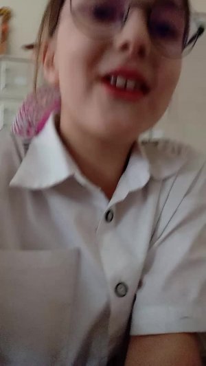 р