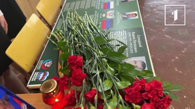 🇷🇺 В 125 школе Донецка открыли парту героя, посвященную Александру Захарченко и Вадиму Солодкому