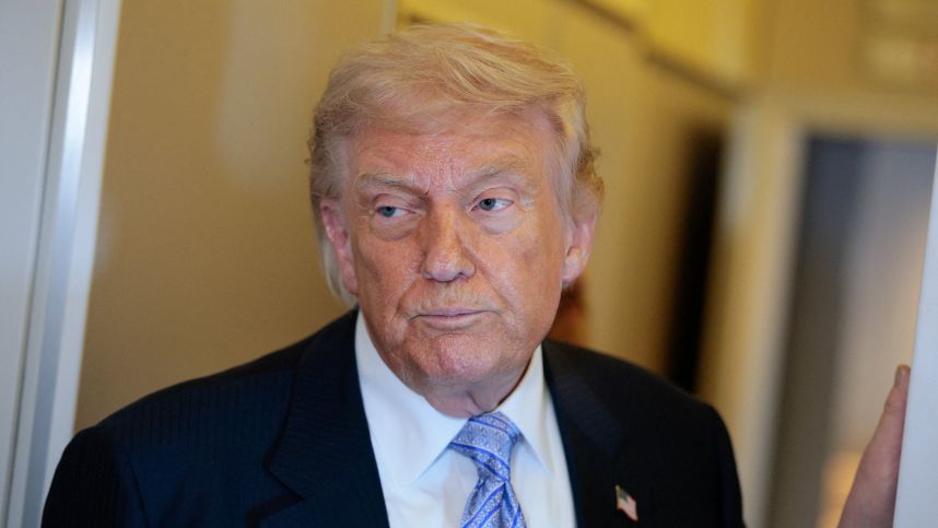 Сенат США одобрил резолюцию об ограничении военных полномочий Трампа по Ирану