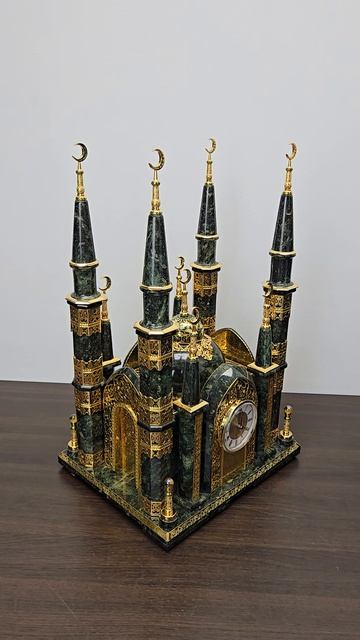 Мечеть из змеевика с гравюрой и золочением