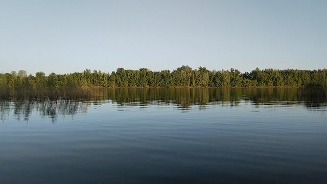 Гудит-плывёт лодка по р.Оке.