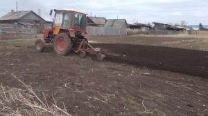 Трактор🚜 Т-25 пащет огород, самодельный плуг