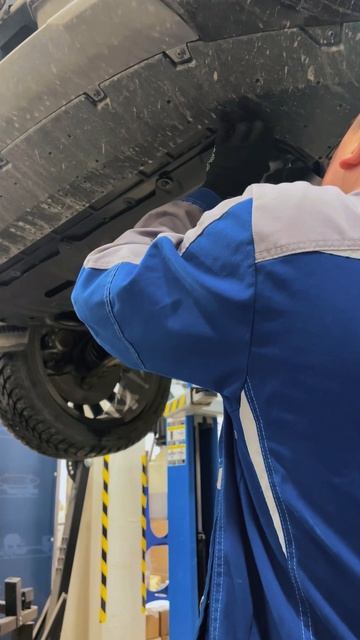 Установка защиты картера АвтоБроня на Geely Monjaro