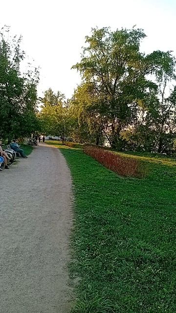 У Невы, вечер, Петербург. 19 мая 2026.