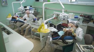 Детские стоматологи из Москвы, чей приезд организовала И. Яровая, продолжают работу в крае