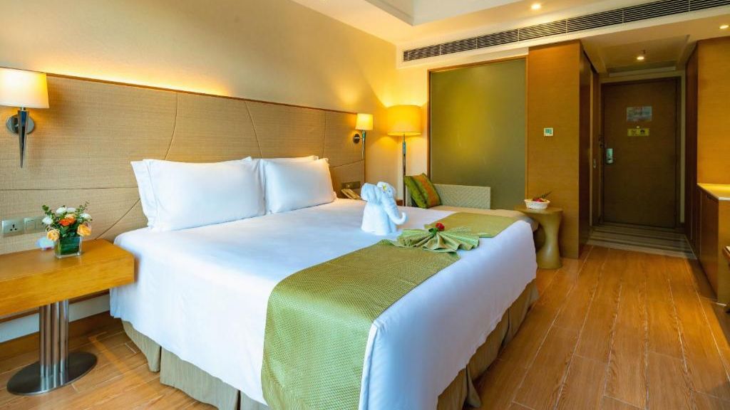 Отель Ocean View Resort Yalong Bay, Санья, Китай. Номер стандартный вид на горы