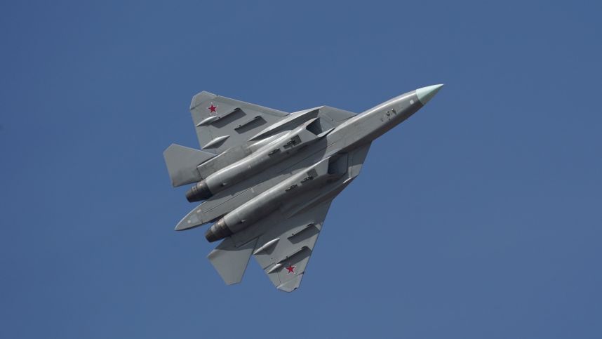 Начались испытания новой версии двухместного истребителя Су-57