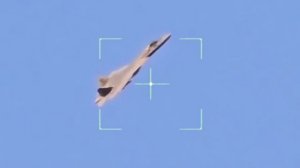 Кадры испытательного полёта Су-57 с универсальным разведывательно-прицельным подвесным комплексом