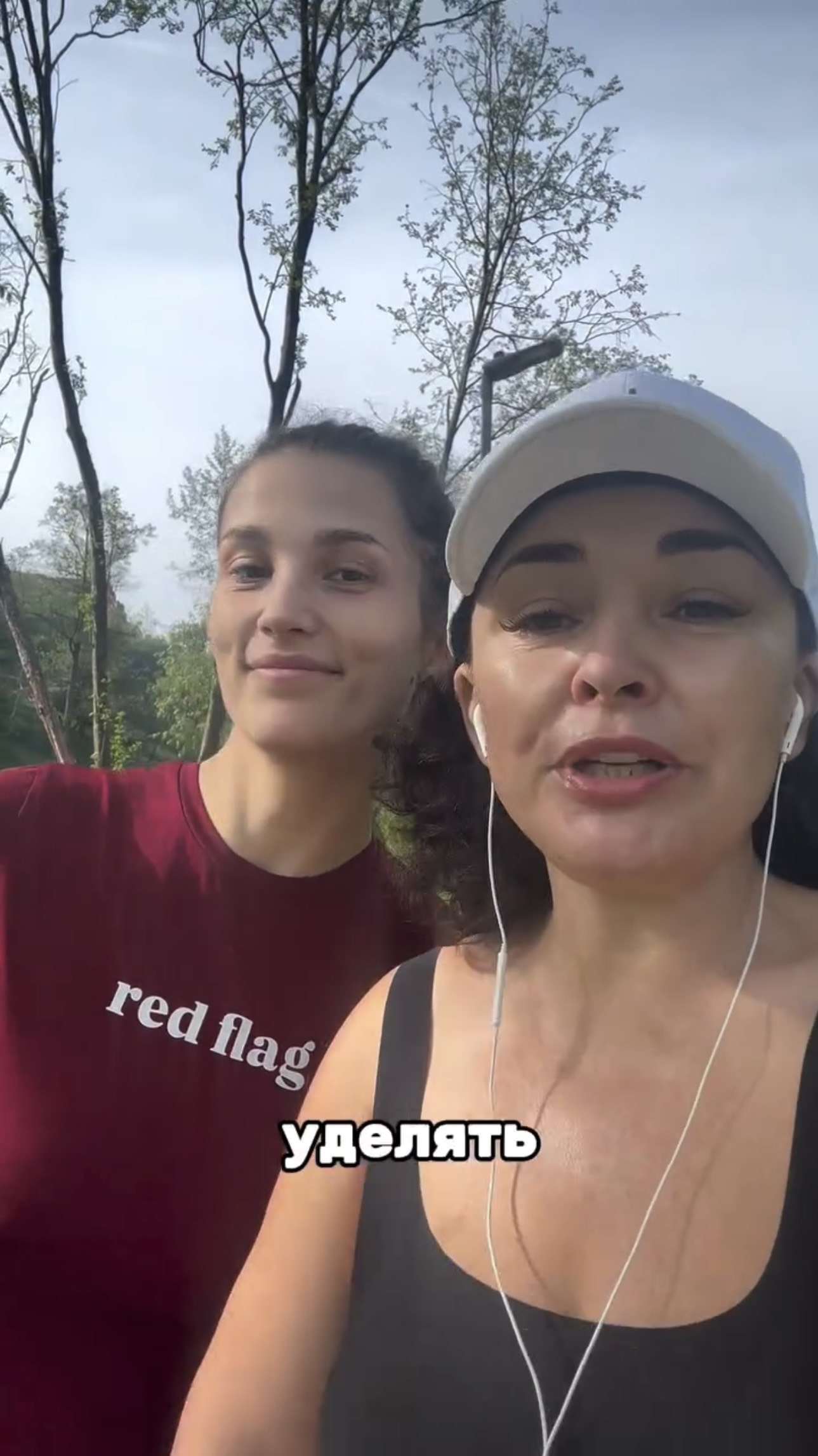 Вы спрашиваете:«Как вообще проводить время с детьми?» Да вот так 😄#shorts #мамадочь #прогулка
