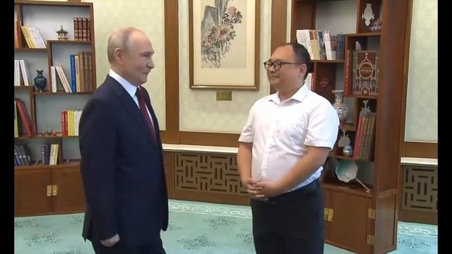 Владимир Путин встретился с китайцем Пэн Паем...