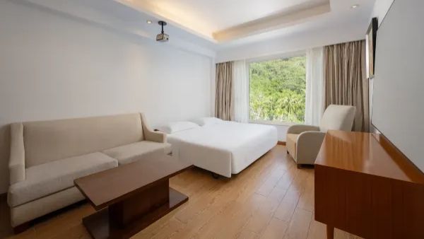 Отель Ocean View Resort Yalong Bay, Санья, Китай. Семейный номер люкс с видом на горы